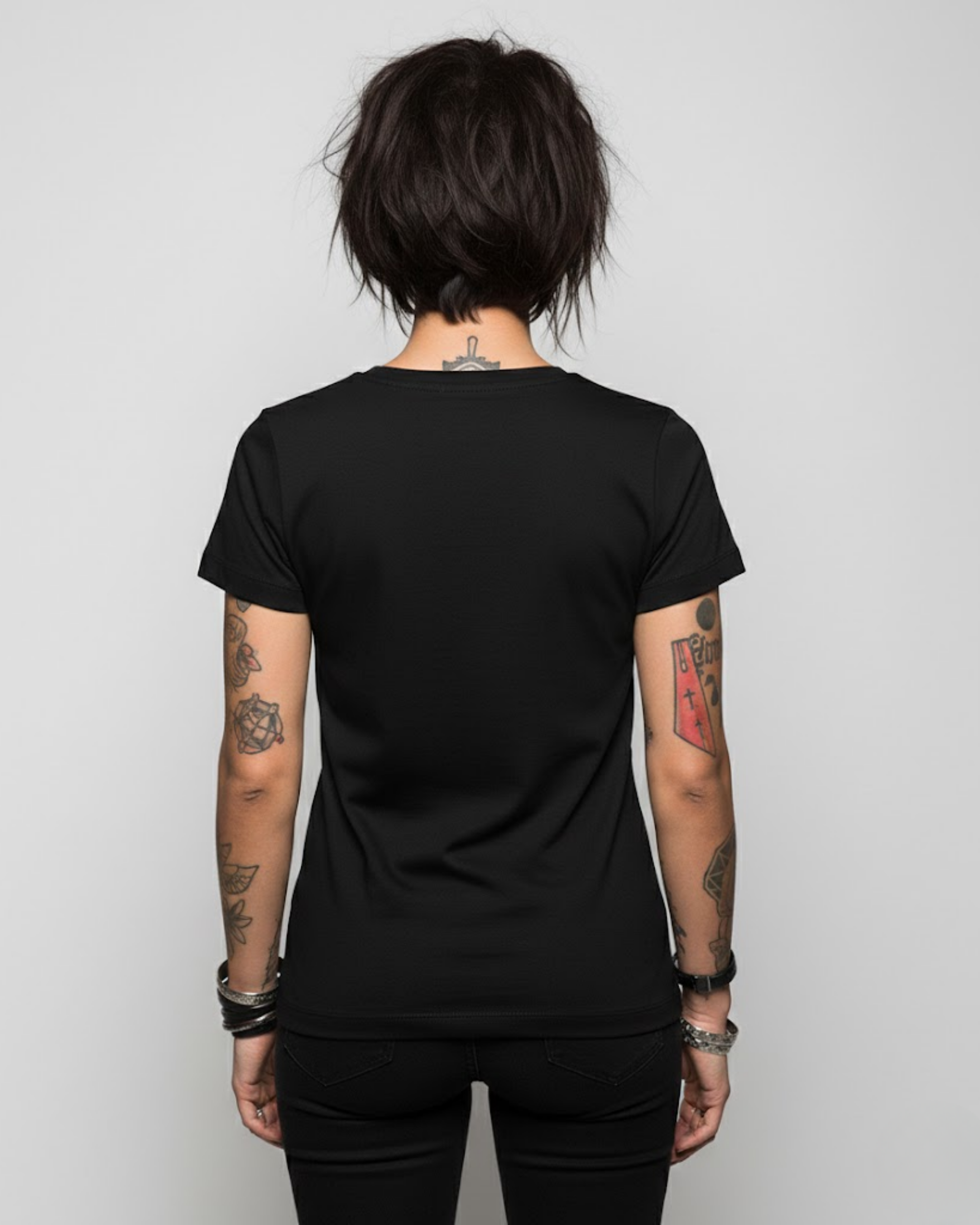 Savage Woman Tee -Black