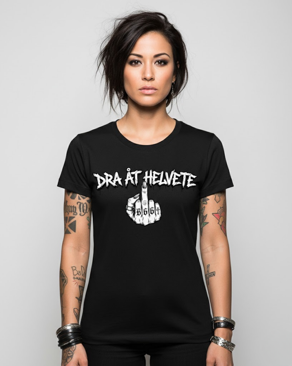 Savage Woman Tee -Black