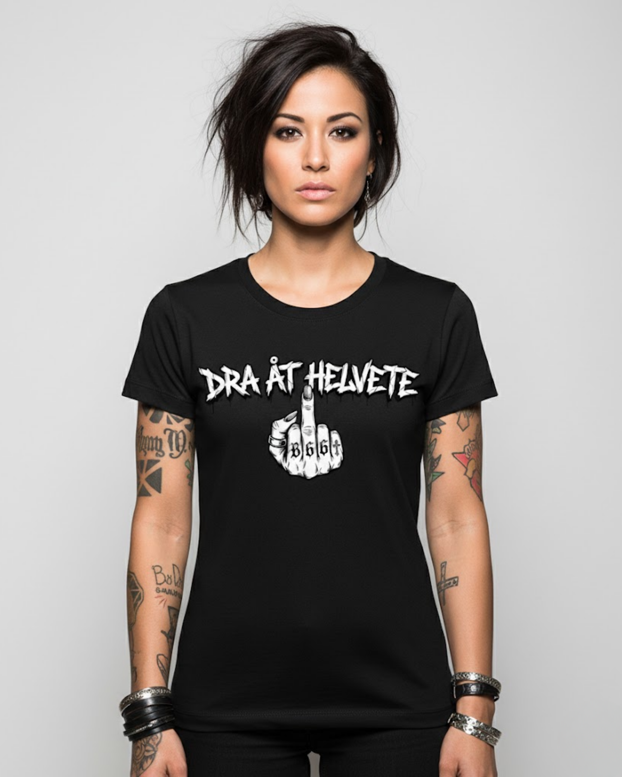 Savage Woman Tee -Black